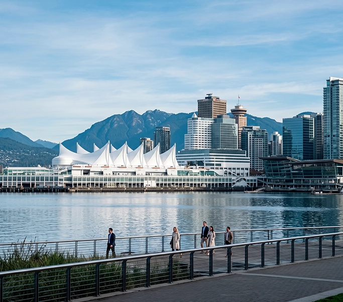 Vista hiperrealista del waterfront de Vancouver con Canada Place, skyline contemporáneo y montañas al fondo